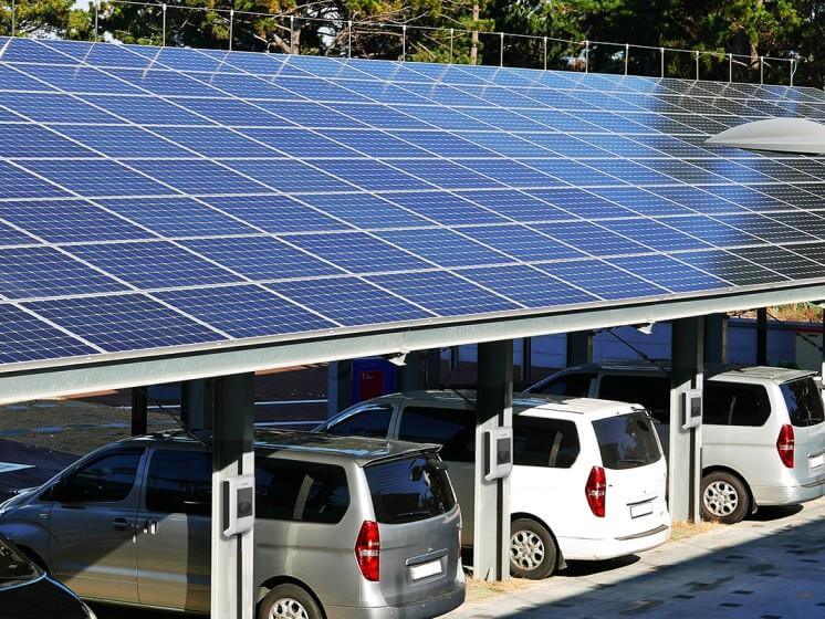 商用太陽能應用：太陽能車棚